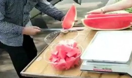 吃瓜给五块钱的网红,五块钱助力网红崛起，揭秘吃瓜经济背后的秘密！”