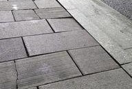 人行道地砖爆料视频教程,揭秘专业施工步骤与技巧