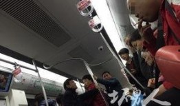 地铁上抽烟爆料视频真实,目击者勇敢曝光违规吸烟行为
